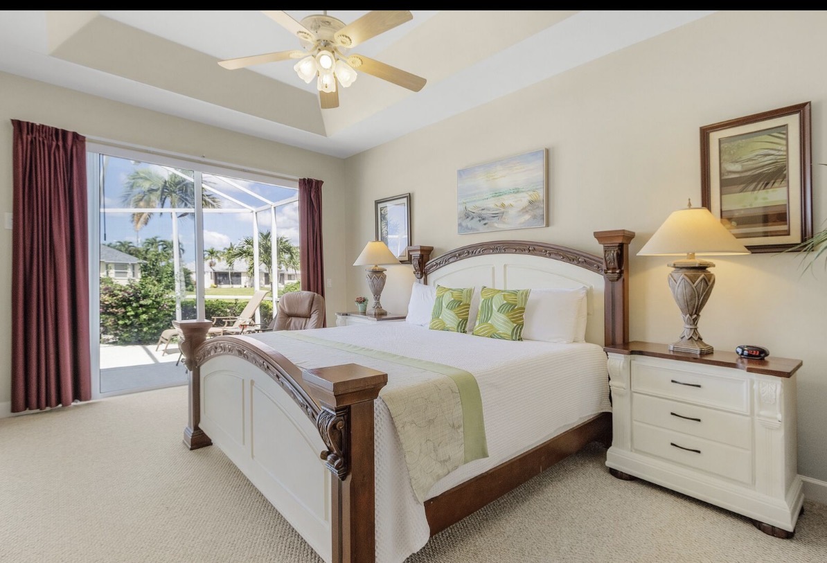 Primary bedroom with private lanai access