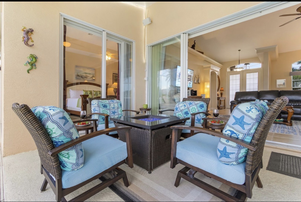 Lanai seating area with fire pit table